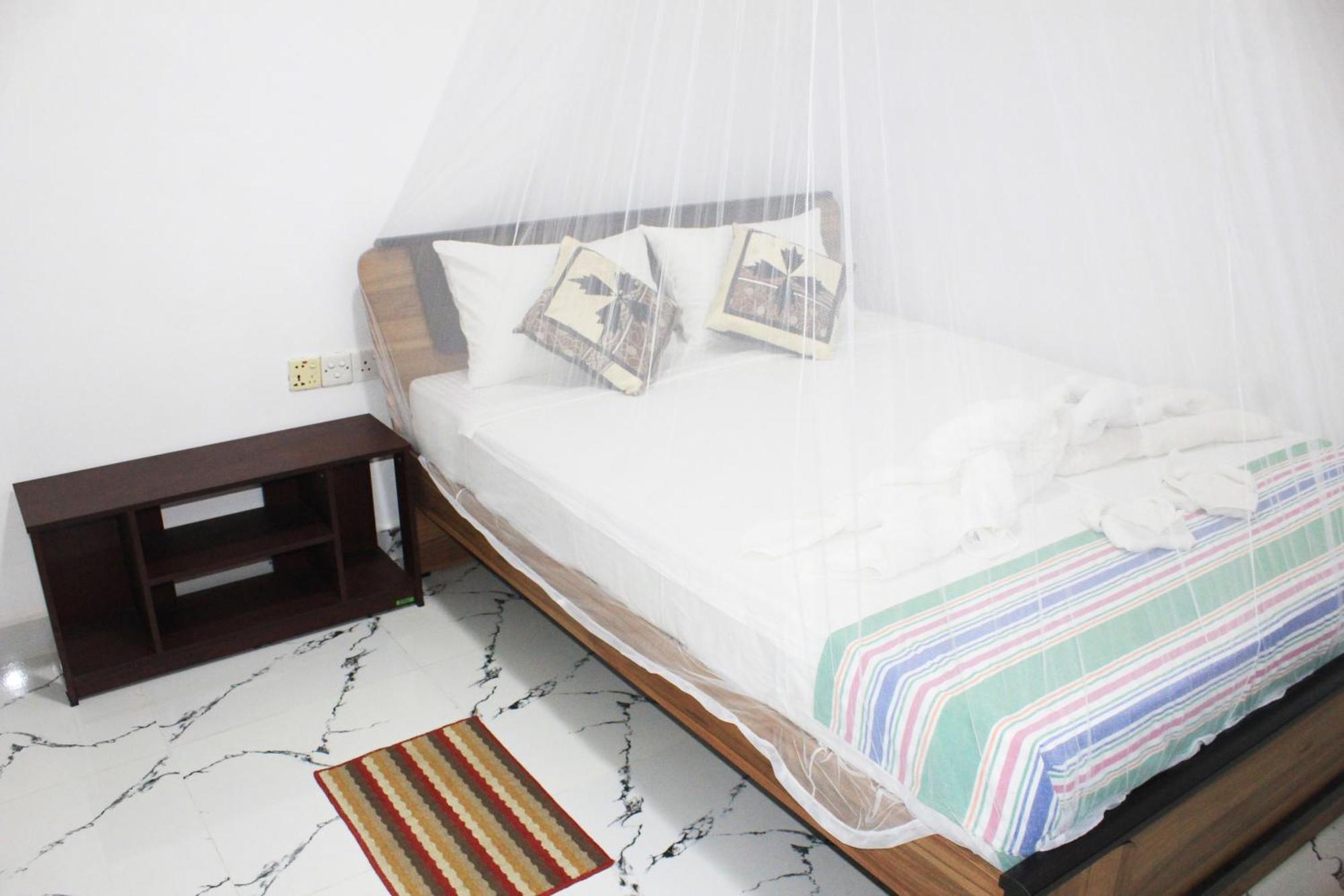 Nature Night Homestay Σιγκιρίγια Εξωτερικό φωτογραφία