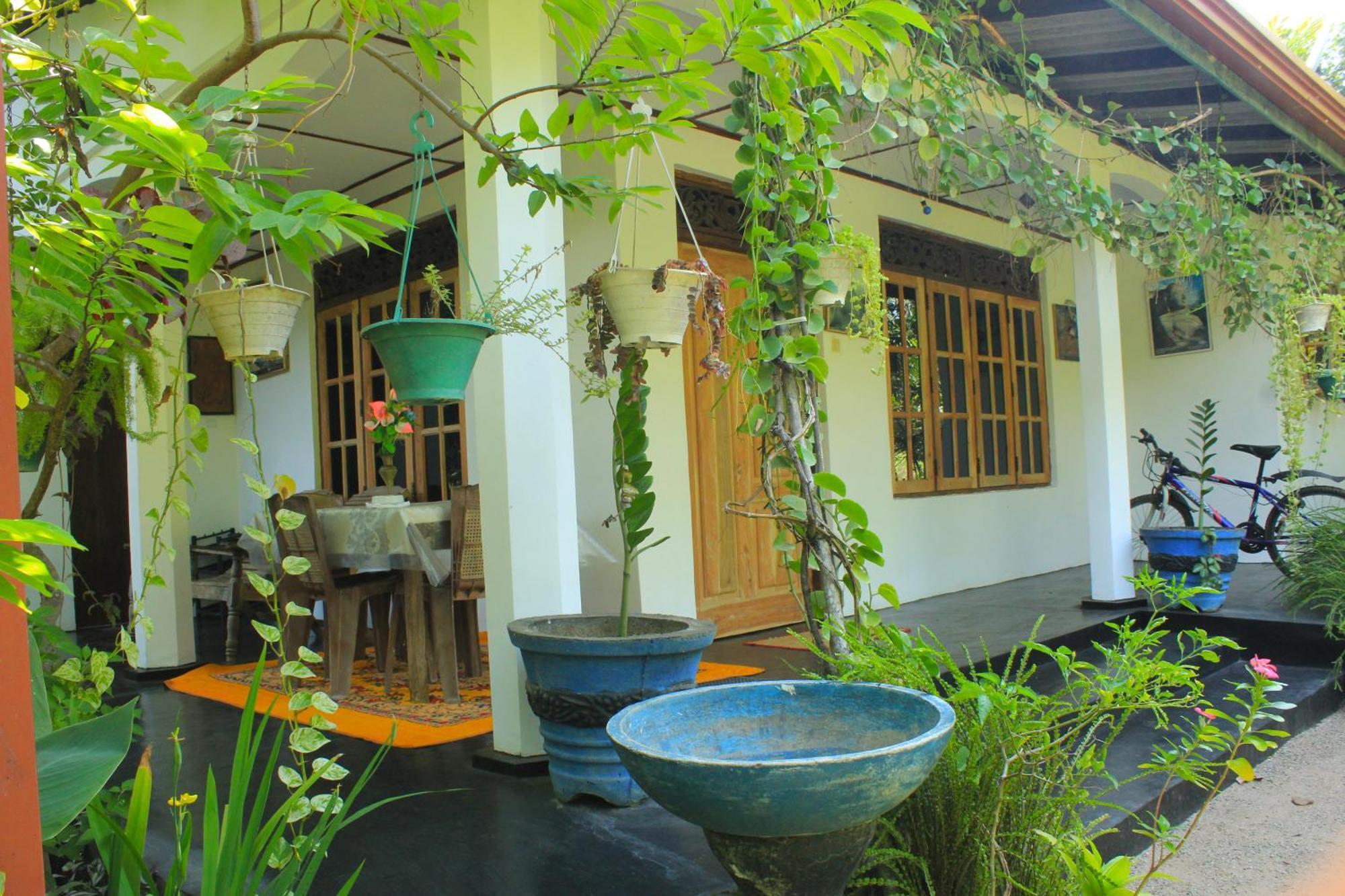 Nature Night Homestay Σιγκιρίγια Εξωτερικό φωτογραφία