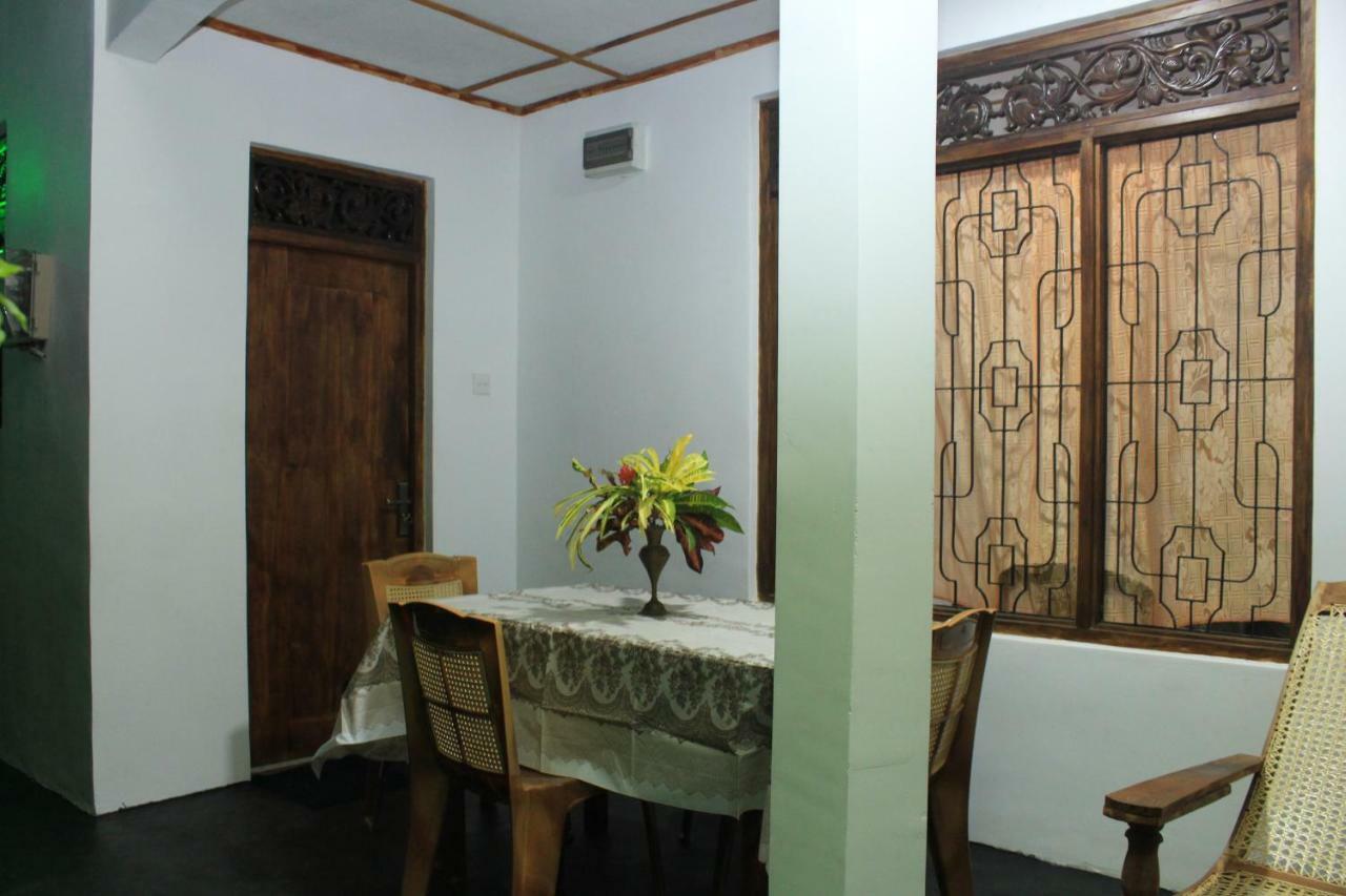 Nature Night Homestay Σιγκιρίγια Εξωτερικό φωτογραφία