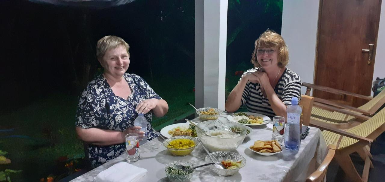 Nature Night Homestay Σιγκιρίγια Εξωτερικό φωτογραφία